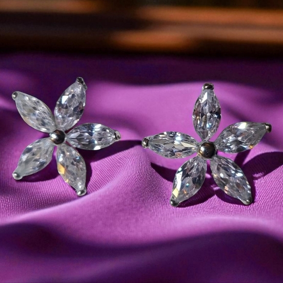 Vintage Silver Floral Earrings with Teardrop Stones - Picture 15 of 16